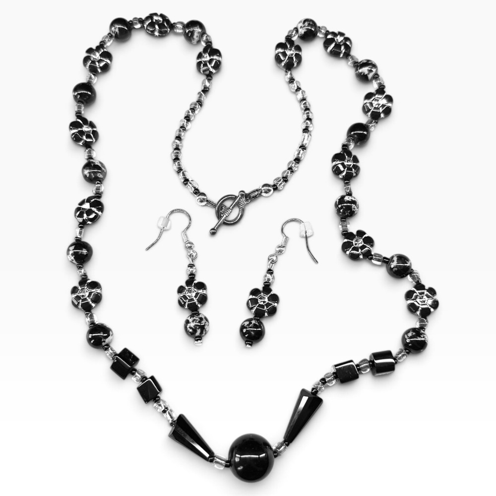 Y2K Chunky Black White Beaded Flower Statement Necklace & Earrings Set Toggle